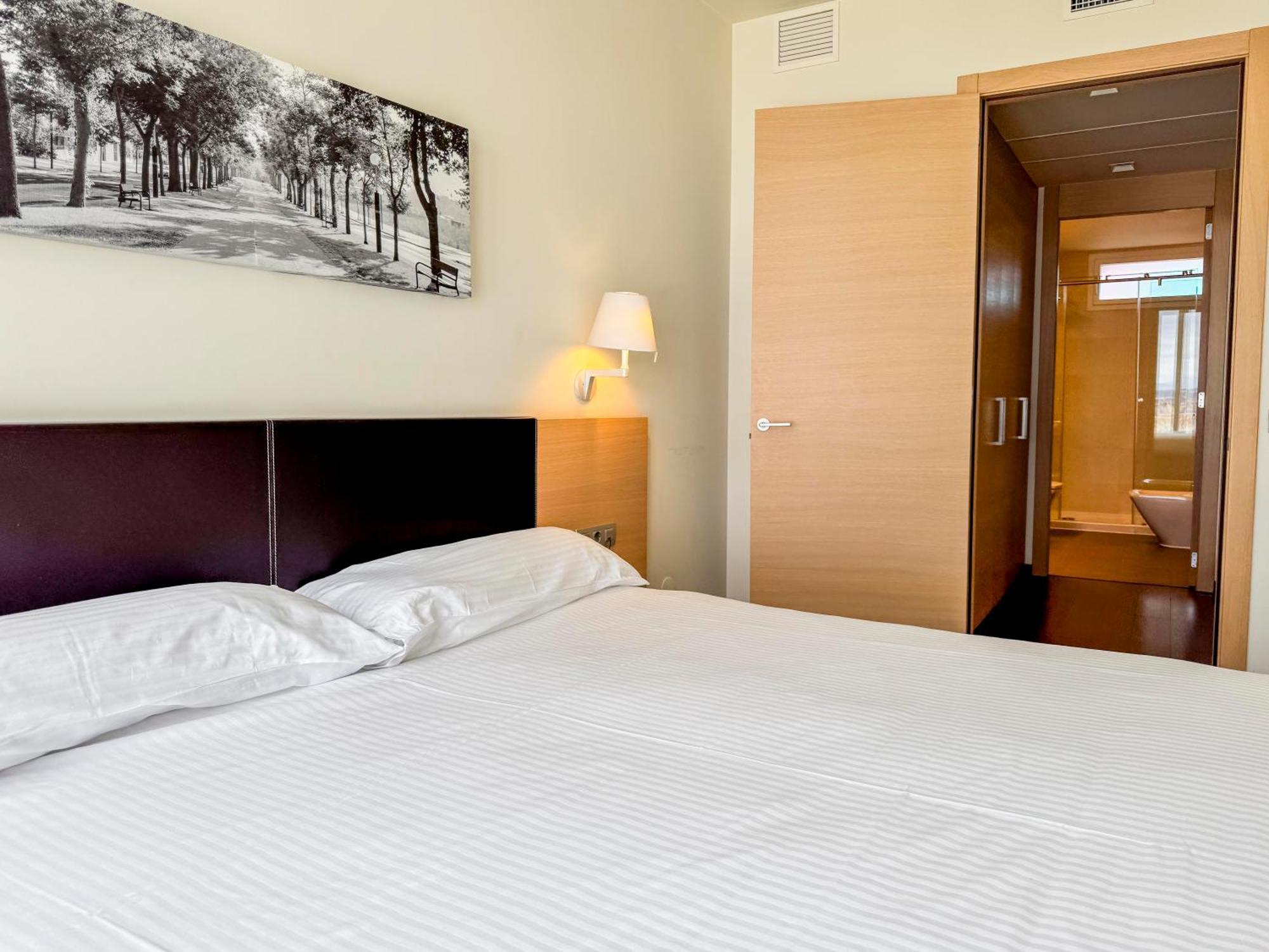 ויטוריה-גאסטייז Hotel Jardines De Uleta Suites מראה חיצוני תמונה